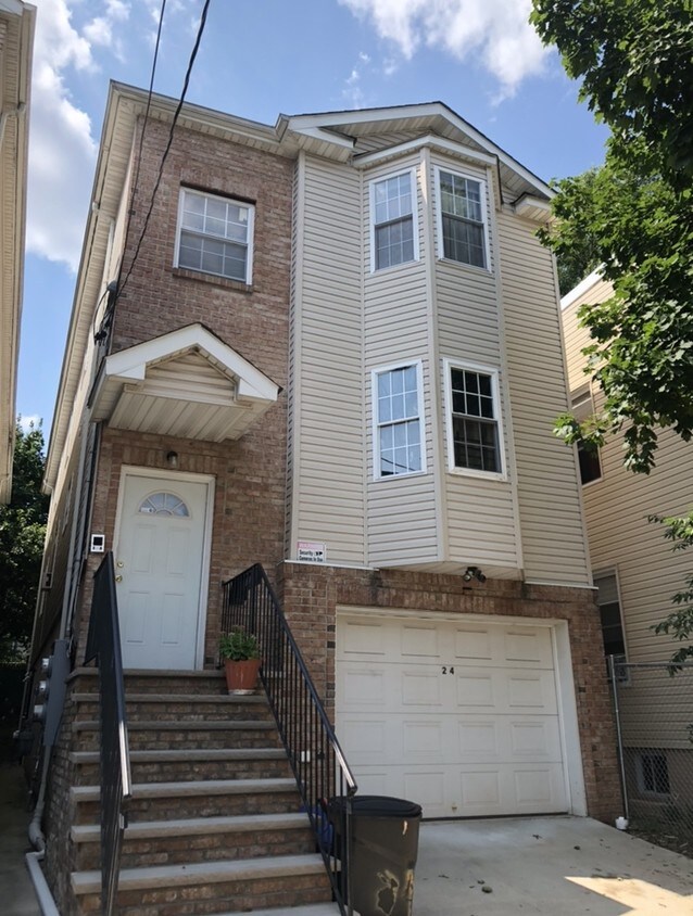 24 N 7th St, Newark, NJ 07107 Apartments in Newark, NJ