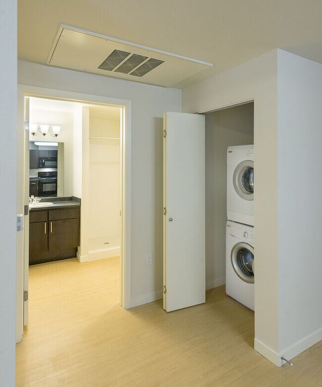 Foto del edificio - University Station Senior