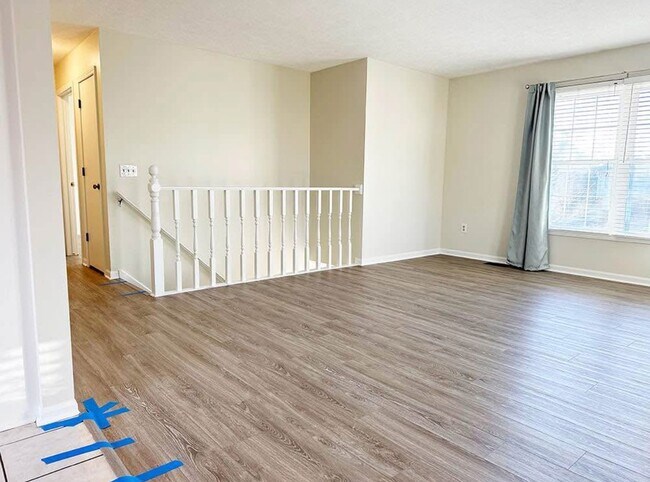 Foto del edificio - 6690-6692 North Dr