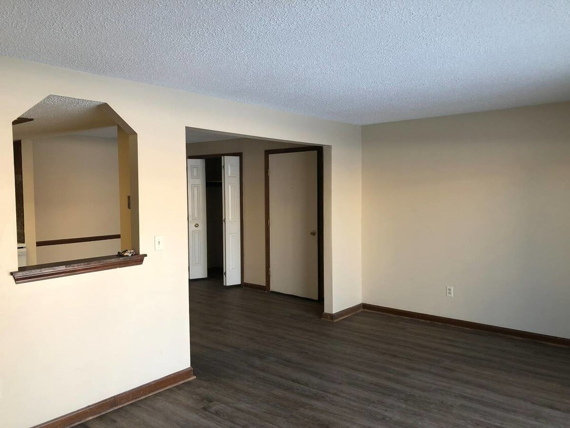 66 Oakridge Dr, West Seneca, NY 14224 Apartments in West Seneca, NY