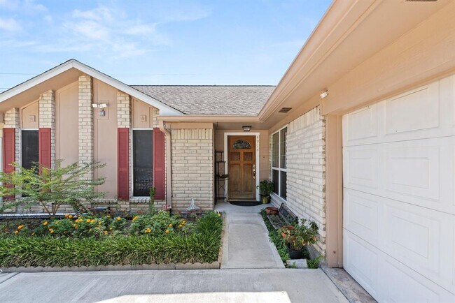Building Photo - 4914 Tain Dr