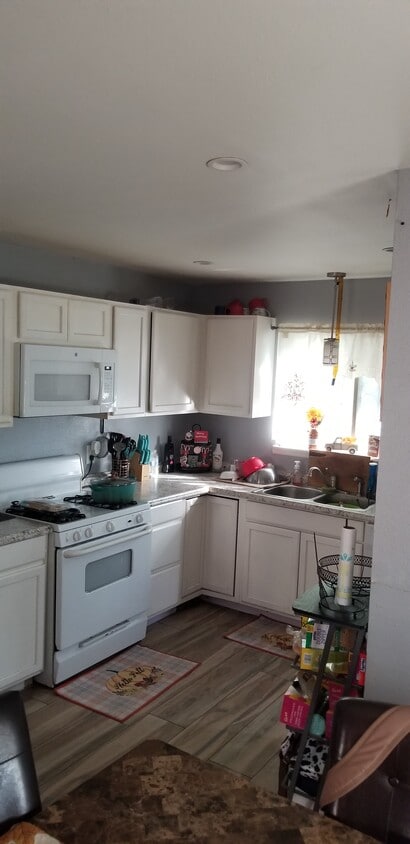 Building Photo - 144 Odell St