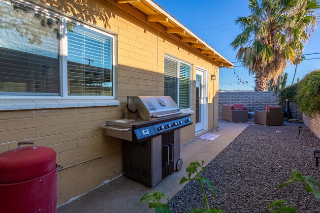 Building Photo - 3739 E Montecito Ave