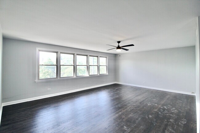 Building Photo - 3338 W Bryn Mawr Ave