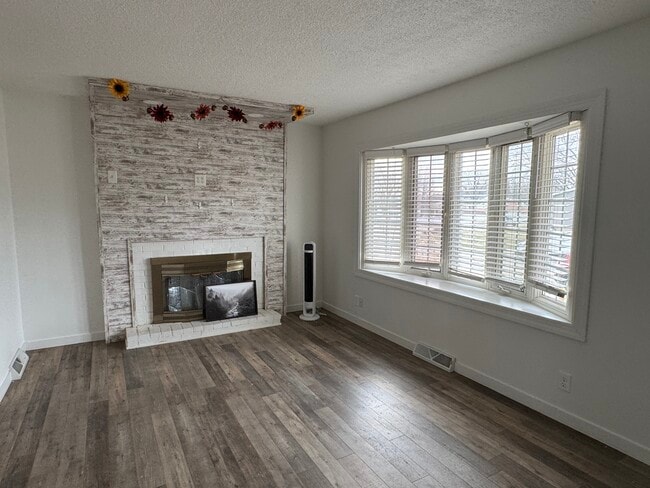 Building Photo - 4611 Scott St