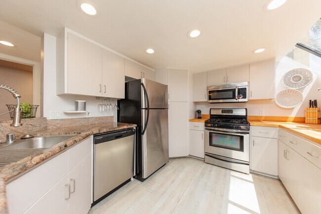 Foto del edificio - La Jolla Shores Living - Steps from the Be...