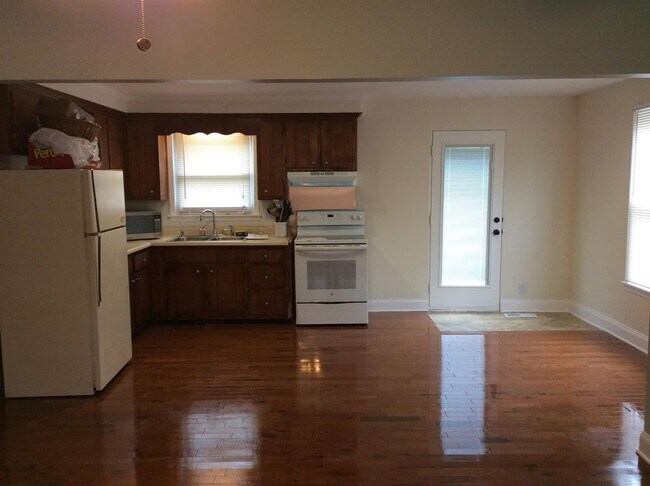 Foto del edificio - 564 Briarwood Dr