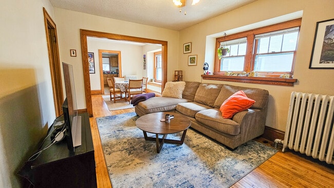 Living Room - 904 20th Ave SE