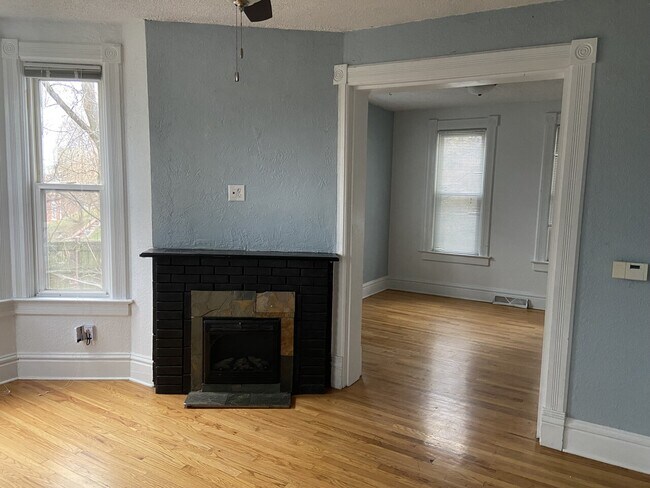 Building Photo - Chestnut- 609