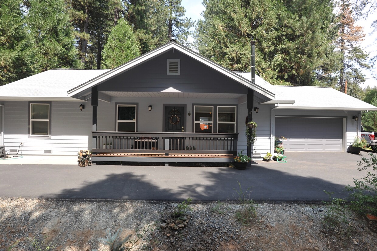 Primary Photo - 1724 Pine Dr