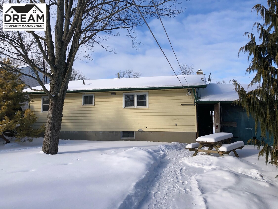 Building Photo - 34 Cross St