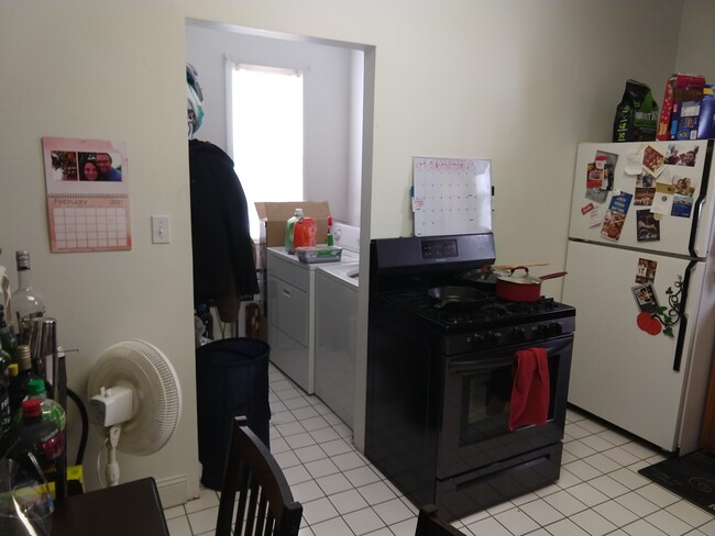 Kitchen - 106 E Clark St