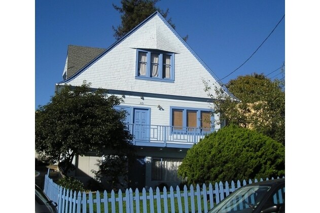Primary Photo - 301-305 Macarthur Blvd