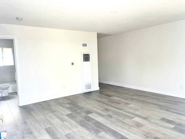 Building Photo - 319 S Alessandro St