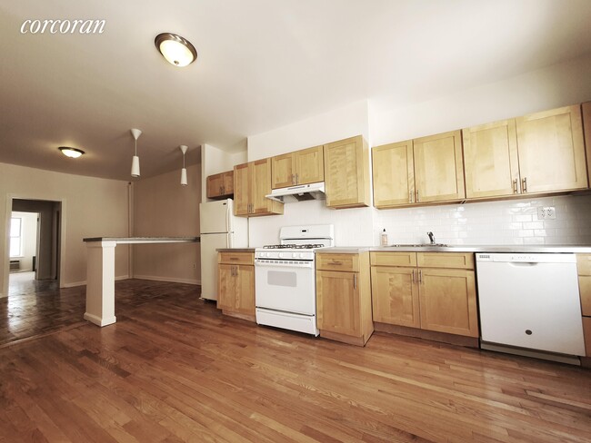Building Photo - 531 Graham Ave