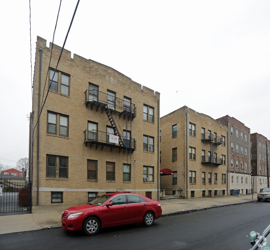 243-245 3rd - 243-245 S 3rd Ave