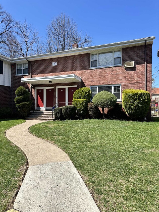 Foto principal - 241 W Passaic St