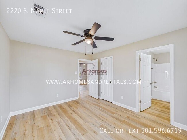 Building Photo - 2220 S Maple St