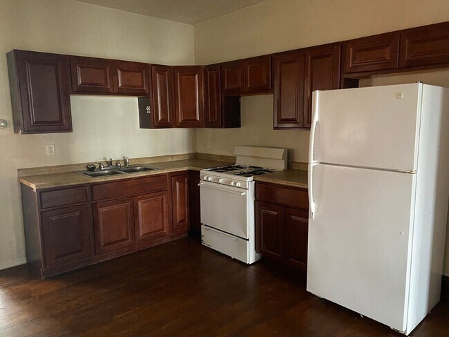 Building Photo - 5 br, 1.5 bath House - 1452 W. KING STREET