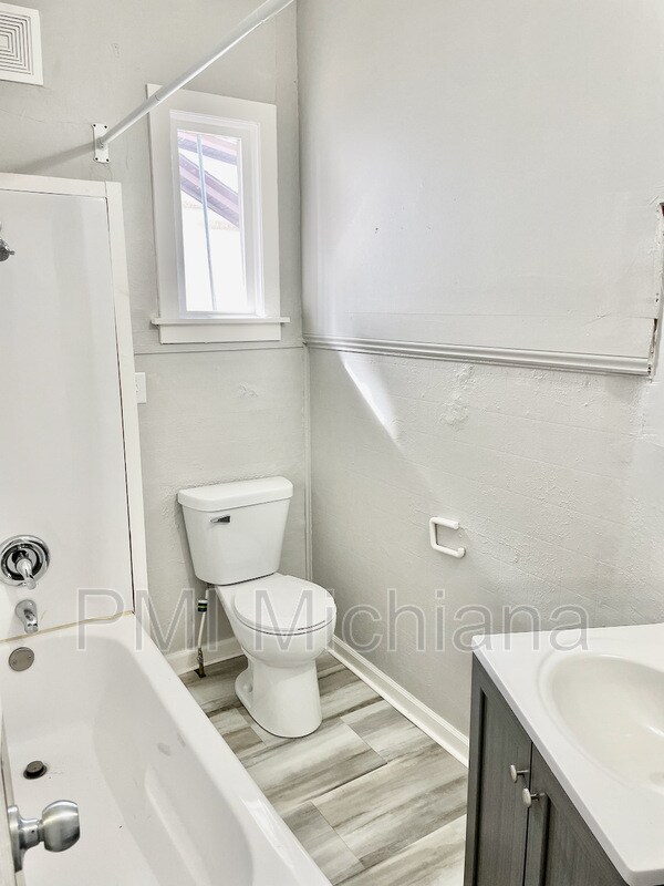 Building Photo - 1020 Emerson Ave