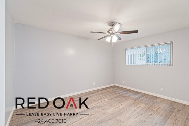 Foto del edificio - Gorgeous One Bedroom with Stunning Floors,...