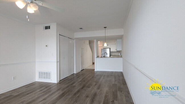 Foto del edificio - WATERFRONT UNIT WITH FULL VIEWS OF THE SOU...