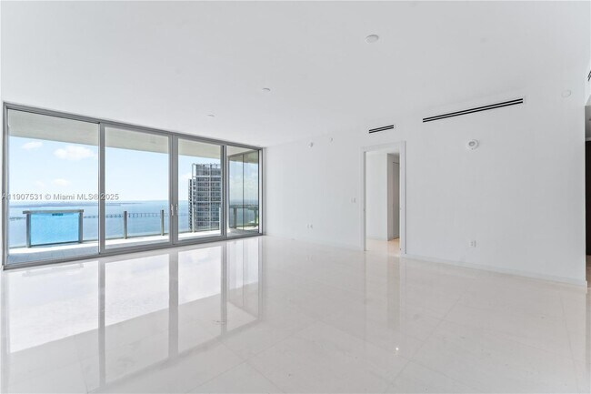 Foto del edificio - 300 Biscayne Blvd Way