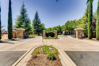 Building Photo - 70 Chambord Way