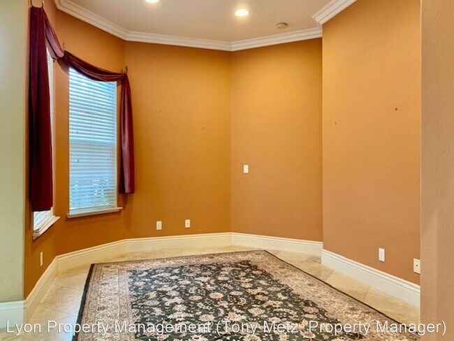 Foto del edificio - 3 br, 3 bath House - 5817 Oak Place Court