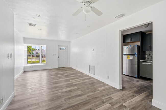 Foto del edificio - 1060 SW 5th Terrace
