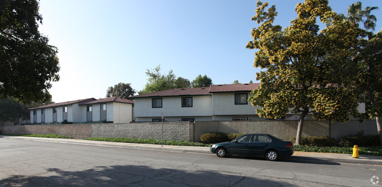 Building Photo - Los Alisos North Apartments