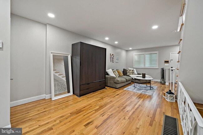 Building Photo - 2126 S Iseminger St