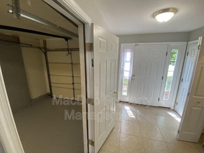 Building Photo - 9843 Bartley Ct