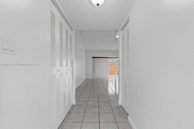 Foto del edificio - 10387 SW 209th Ln
