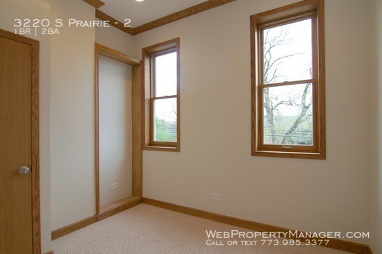 Building Photo - 3220 S Prairie Ave