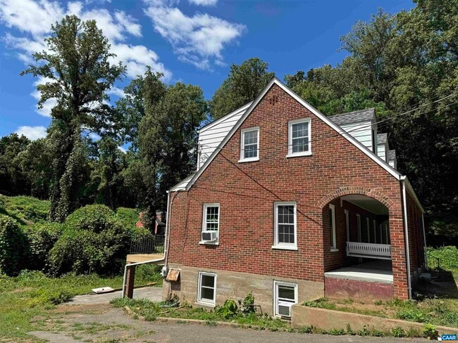 Building Photo - 528 Valley Rd