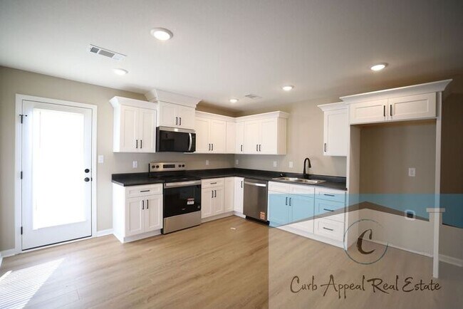 Foto del edificio - Beautiful new construction 3 bed / 2 bath home - Lake City