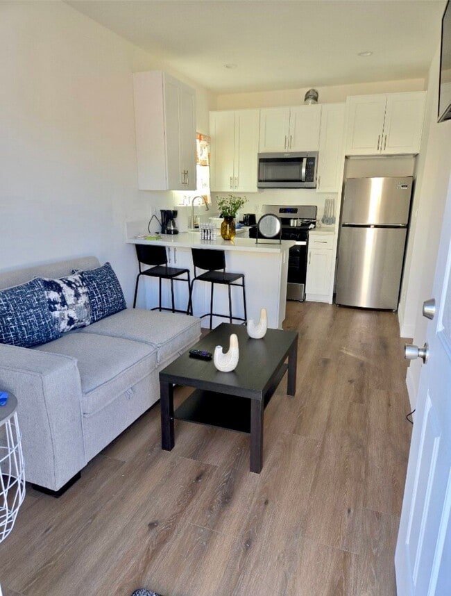 Photo - 1345 E 56th St Apartment