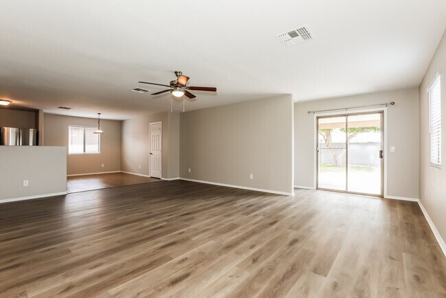 Building Photo - 30559 N Nightingale Rd