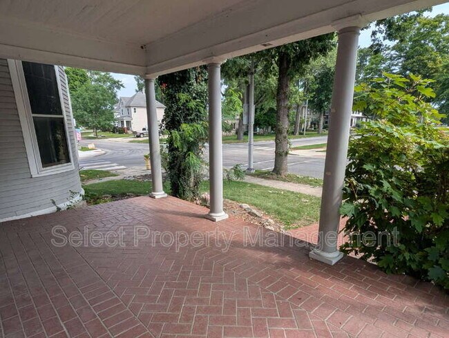 Building Photo - 1025 Crescent Ave