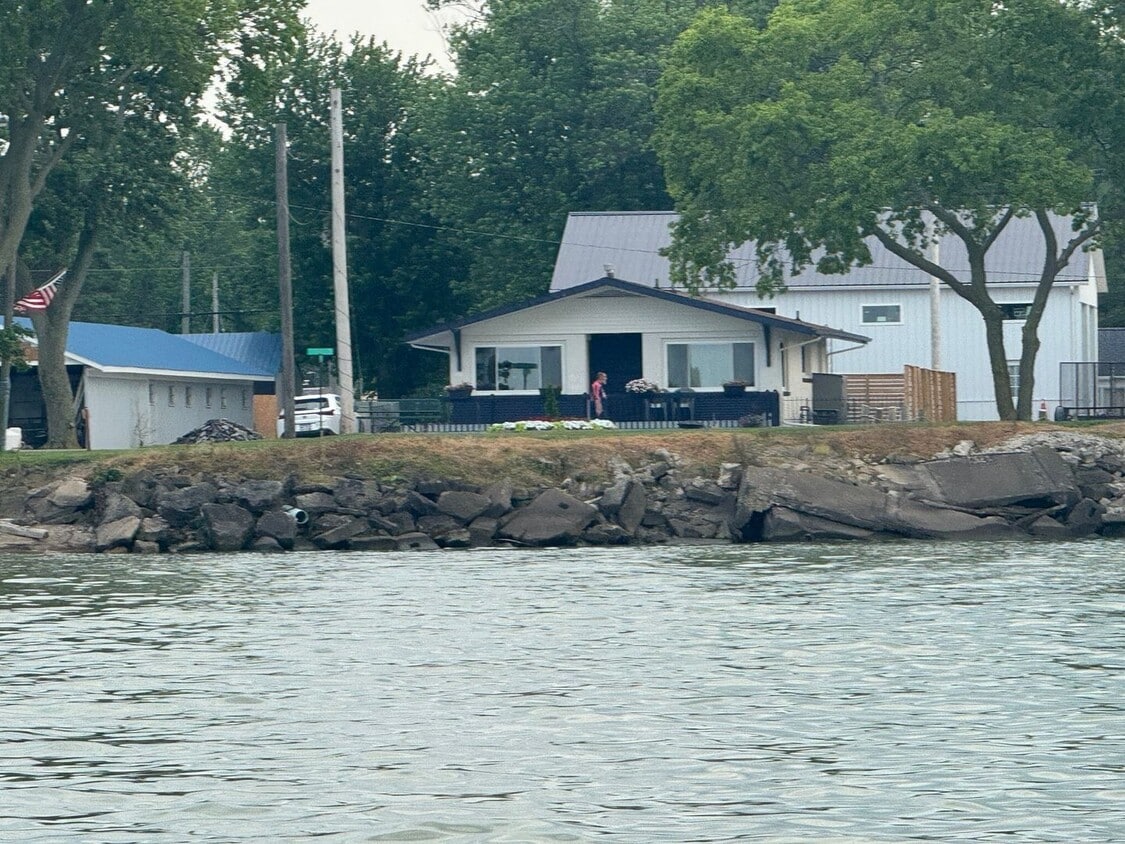 Primary Photo - Bayview Renovated Beauty: Serene, Relaxing...
