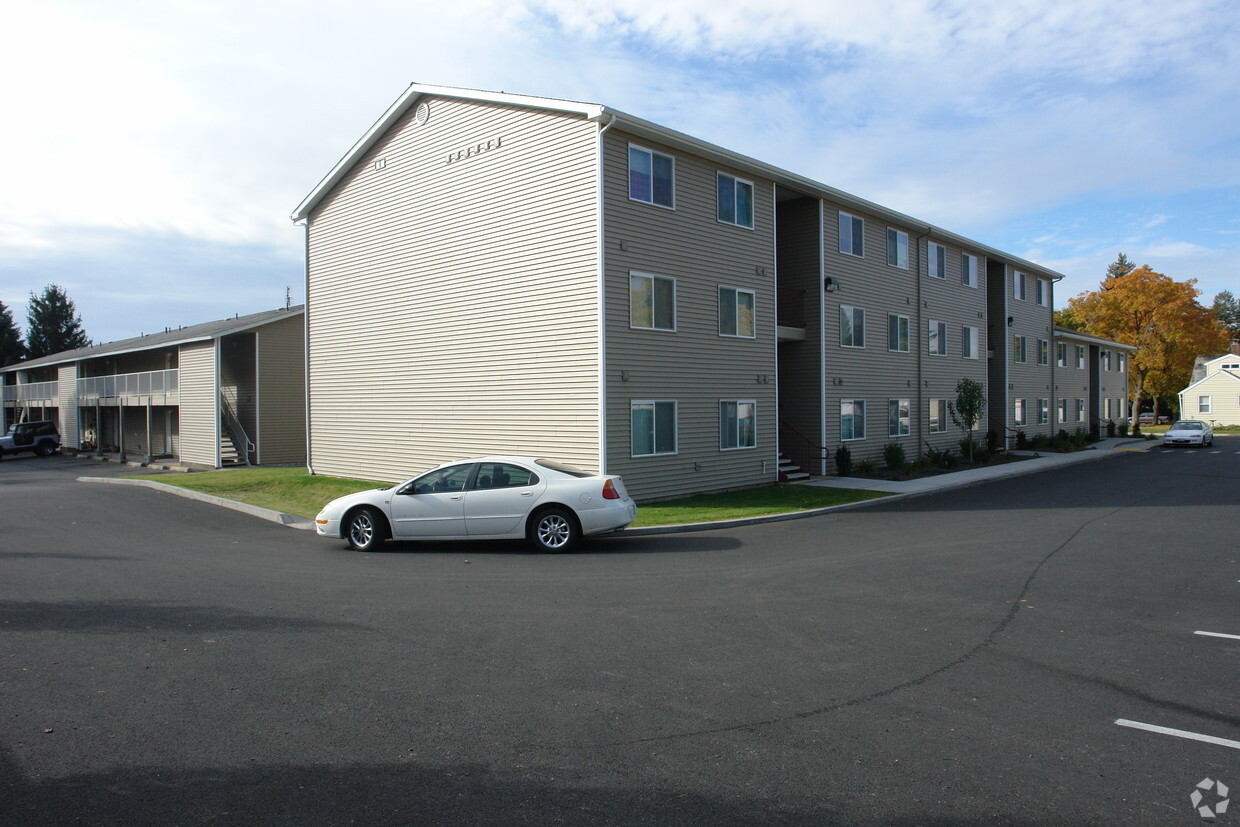 Foto del edificio - Four Oaks Apartments