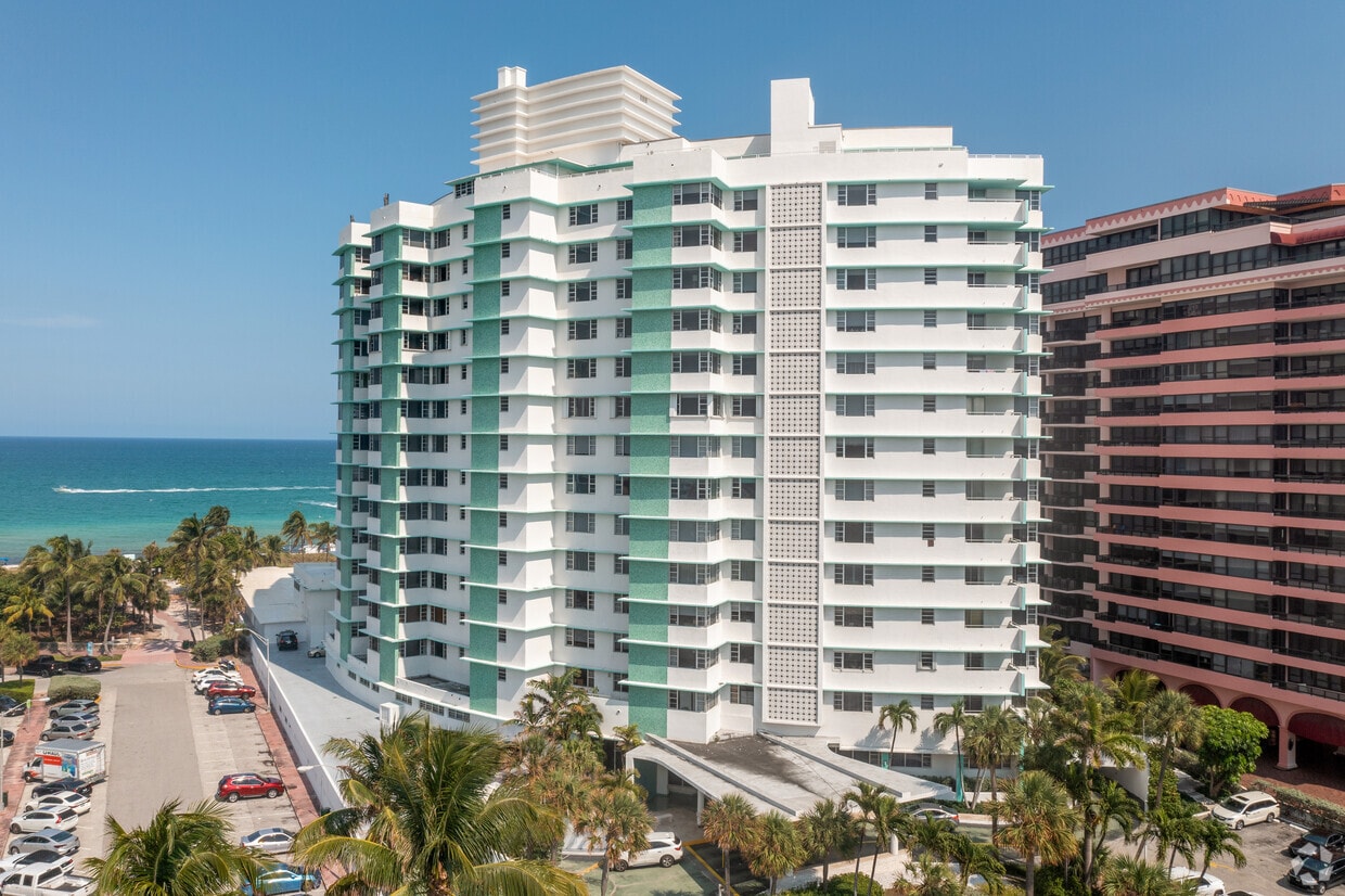 Imperial House Apartments in Miami Beach, FL