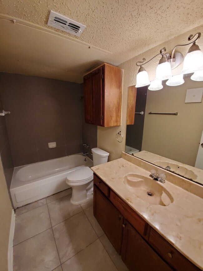 Foto del edificio - 4748 Old Bent Tree Ln