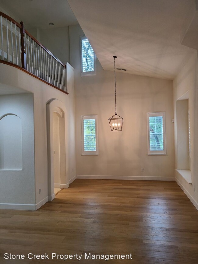 Building Photo - 4 br, 3 bath House - 6041 Lockridge Dr.