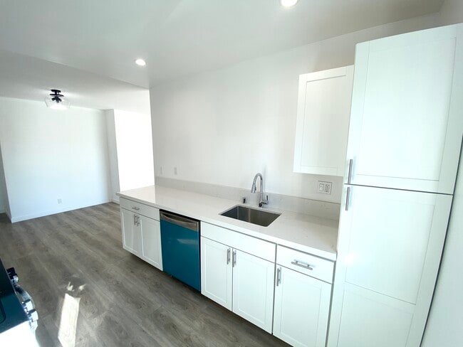 Building Photo - 1000 Havenhurst Dr