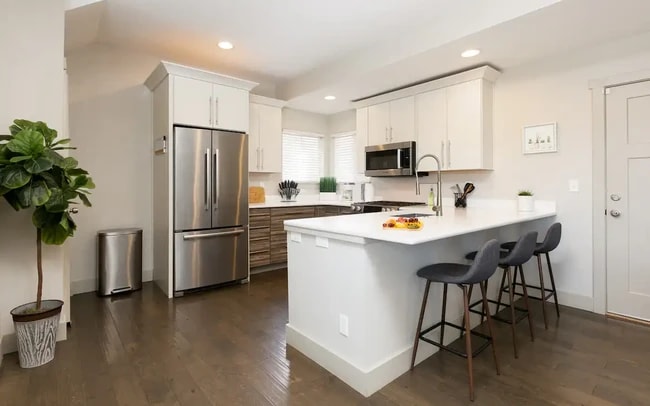 Building Photo - 913 Columbine Ave