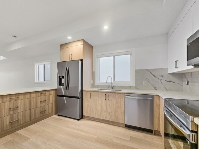 Photo du bâtiment - 6123-6133 Avenue Northwest - 1 Ave