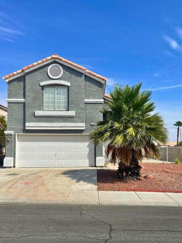 Foto principal - MOVE-IN READY 5BR/2.5BA SINGLE FAMILY HOME...