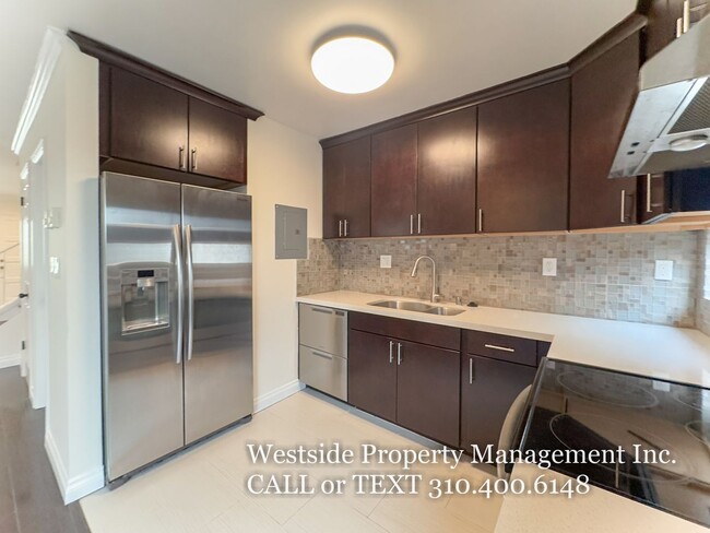 Building Photo - Controlled Access Complex | Townhouse 3BD/...